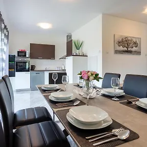 apartmani-karoca-3.in-istria.net/